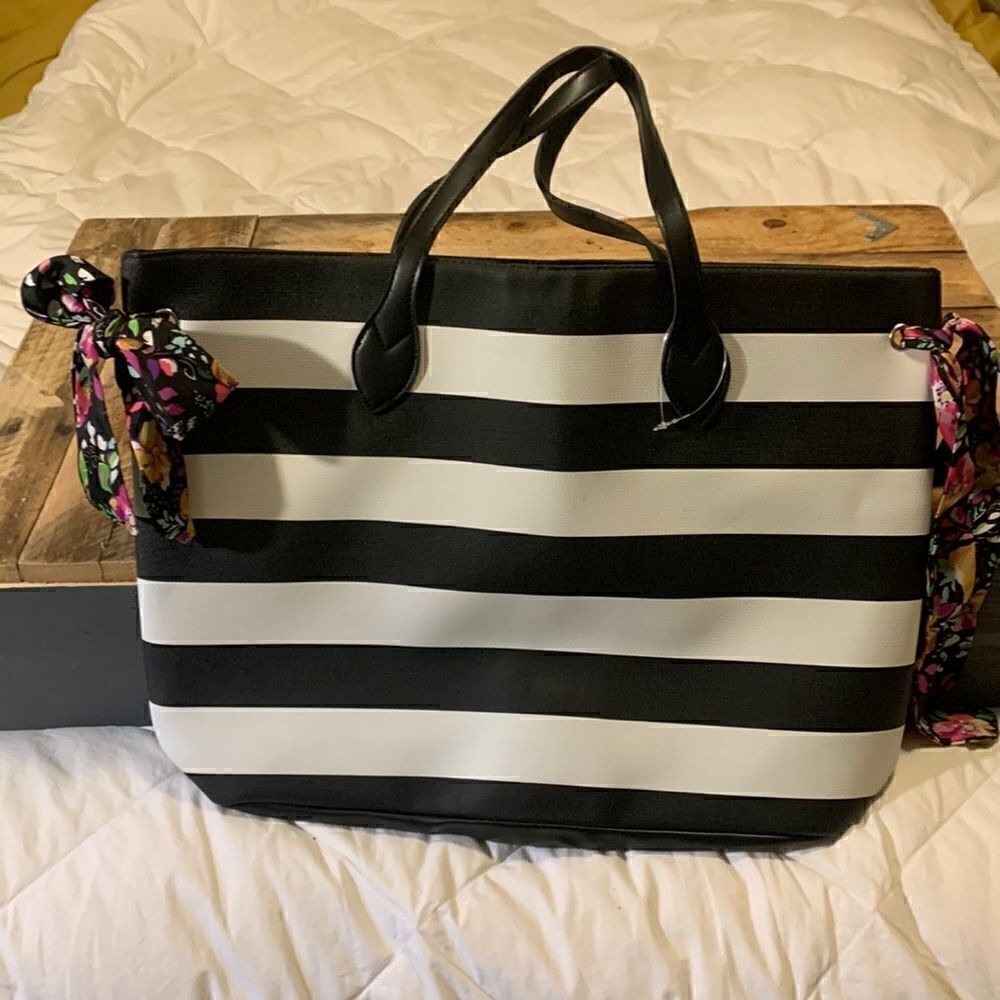 Hand bag, new, not sure of brand